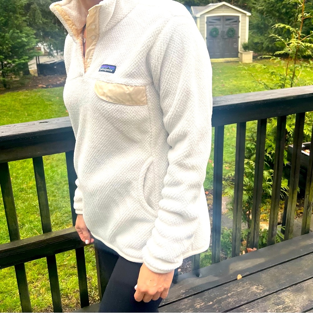 Women’s fleece pullover.